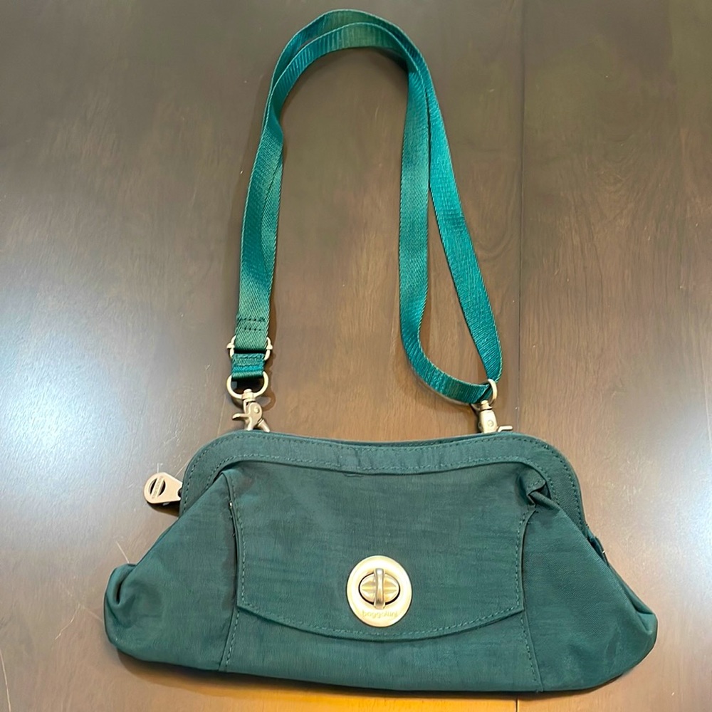 Beautiful green Baggellini